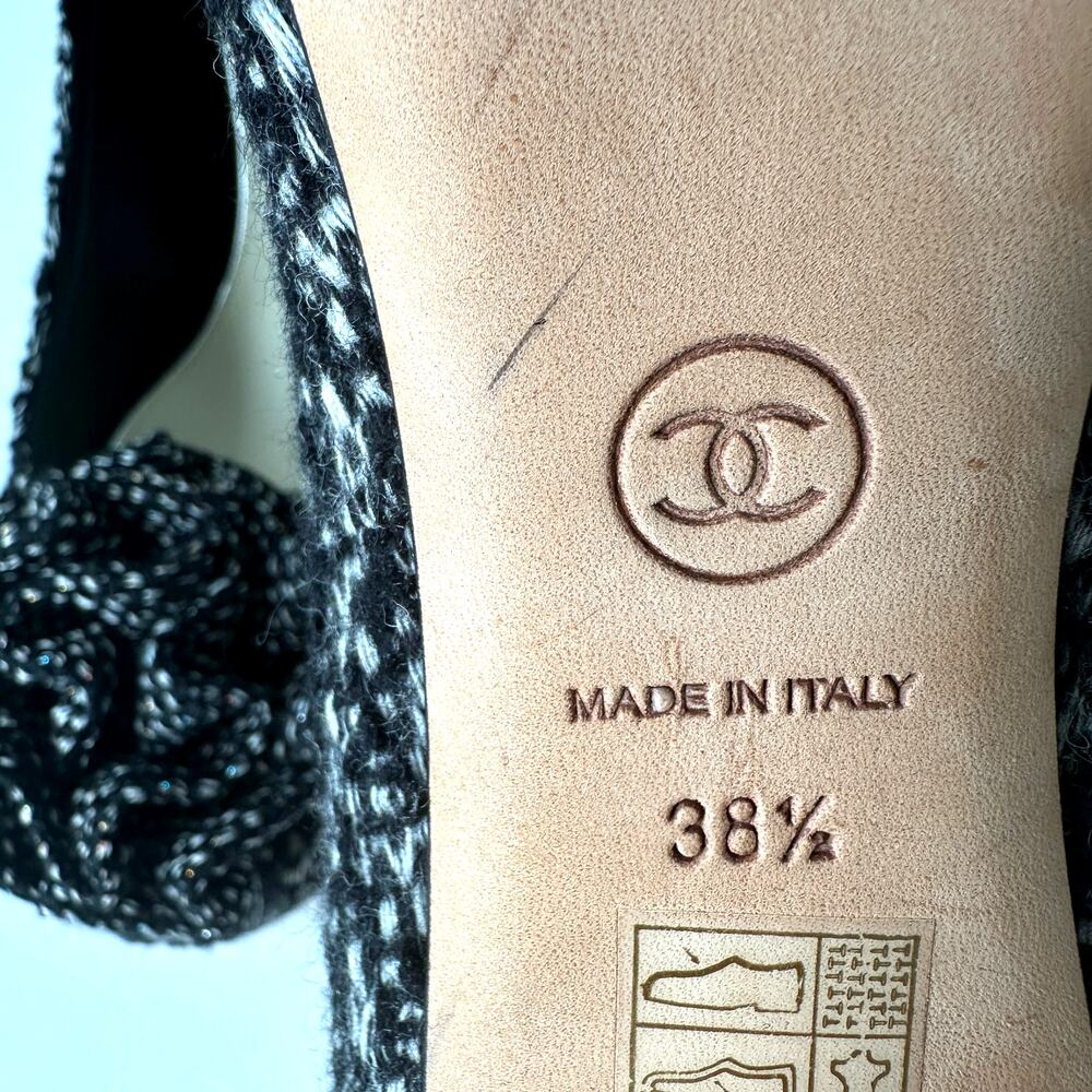 CHANEL 2010 CC Tweed Camellia Flower Heel Pumps Black White IT 38.5 - Picture 9 of 15